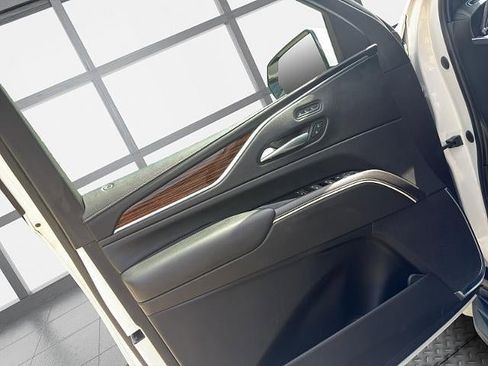 Used 2021 Cadillac Escalade Premium Luxury AWD/4WD image 48