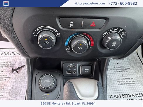 Used 2018 Jeep Cherokee Latitude w/ Altitude Package AWD/4WD image 29