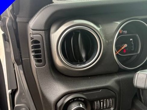 Used 2021 Jeep Wrangler Unlimited Sahara w/ Uconnect 4C Nav & Sound Group AWD/4WD image 11