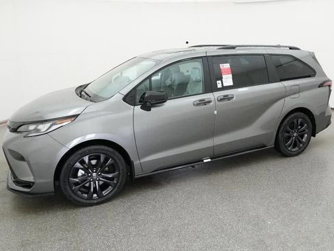 New 2026 Toyota Sienna XSE image 2