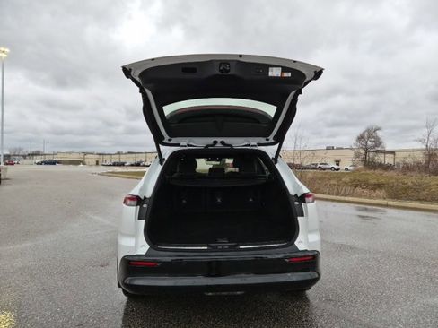 Used 2025 Toyota Crown Signia w/ Advanced Technology Package image 10