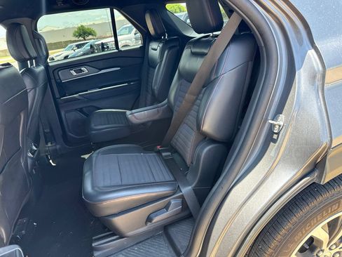 Used 2025 Ford Explorer ST-Line AWD/4WD image 12