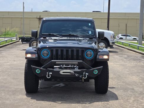 Used 2022 Jeep Wrangler Unlimited Rubicon w/ Cold Weather Group AWD/4WD image 9