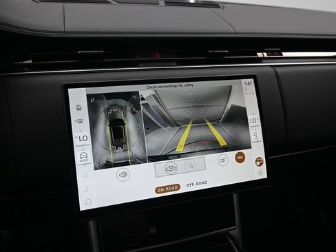 Used 2025 Land Rover Range Rover SE AWD/4WD image 16
