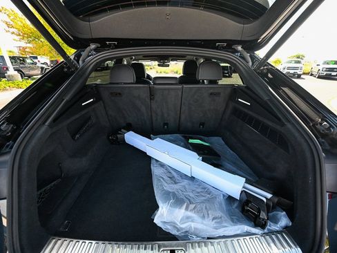 Used 2022 Audi Q8 Premium Plus image 16