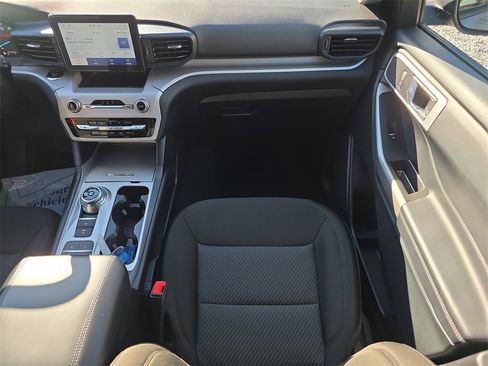 Used 2024 Ford Explorer XLT image 17