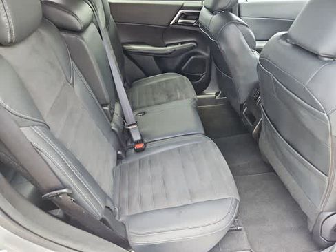 Used 2024 Mitsubishi Outlander SE FWD image 17