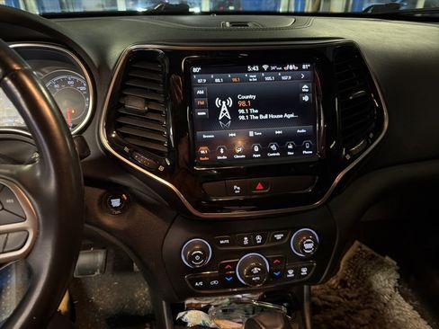 Used 2019 Jeep Cherokee High Altitude image 10