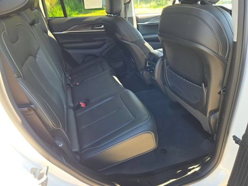 Certified 2023 Jeep Grand Cherokee Limited AWD/4WD image 12