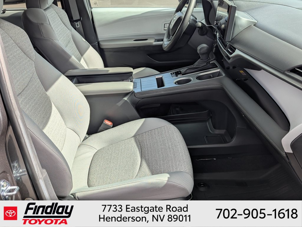 Certified 2025 Toyota Sienna LE AWD/4WD image 13