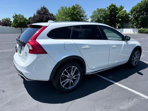 Used 2015 Volvo V60 T5 Cross Country Platinum w/ Climate Package AWD/4WD image 5