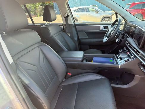 Used 2025 Hyundai Santa Fe SEL AWD/4WD image 3