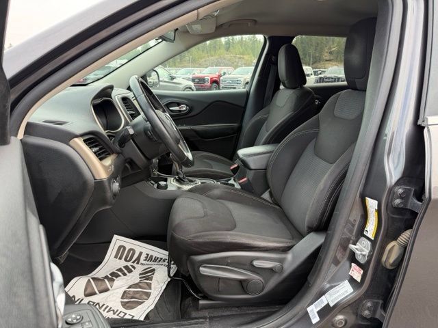 Used 2015 Jeep Cherokee Latitude AWD/4WD image 2