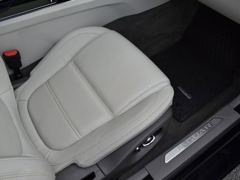 Used 2019 Jaguar XE Prestige image 30