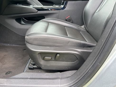 Used 2023 Buick Envision Essence image 10