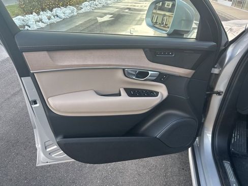 Used 2025 Volvo XC90 B5 Plus image 16