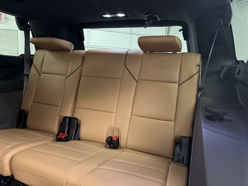 Used 2025 Cadillac Escalade Premium Luxury RWD image 17