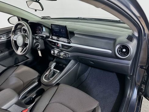 Used 2023 Kia Forte LXS w/ LXS Technology Package image 9