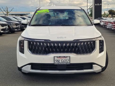 Used 2025 Kia Carnival LX image 2