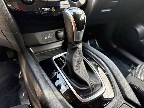 Used 2020 Nissan Rogue Sport SV AWD/4WD image 34