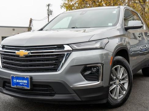 Used 2023 Chevrolet Traverse LT image 1
