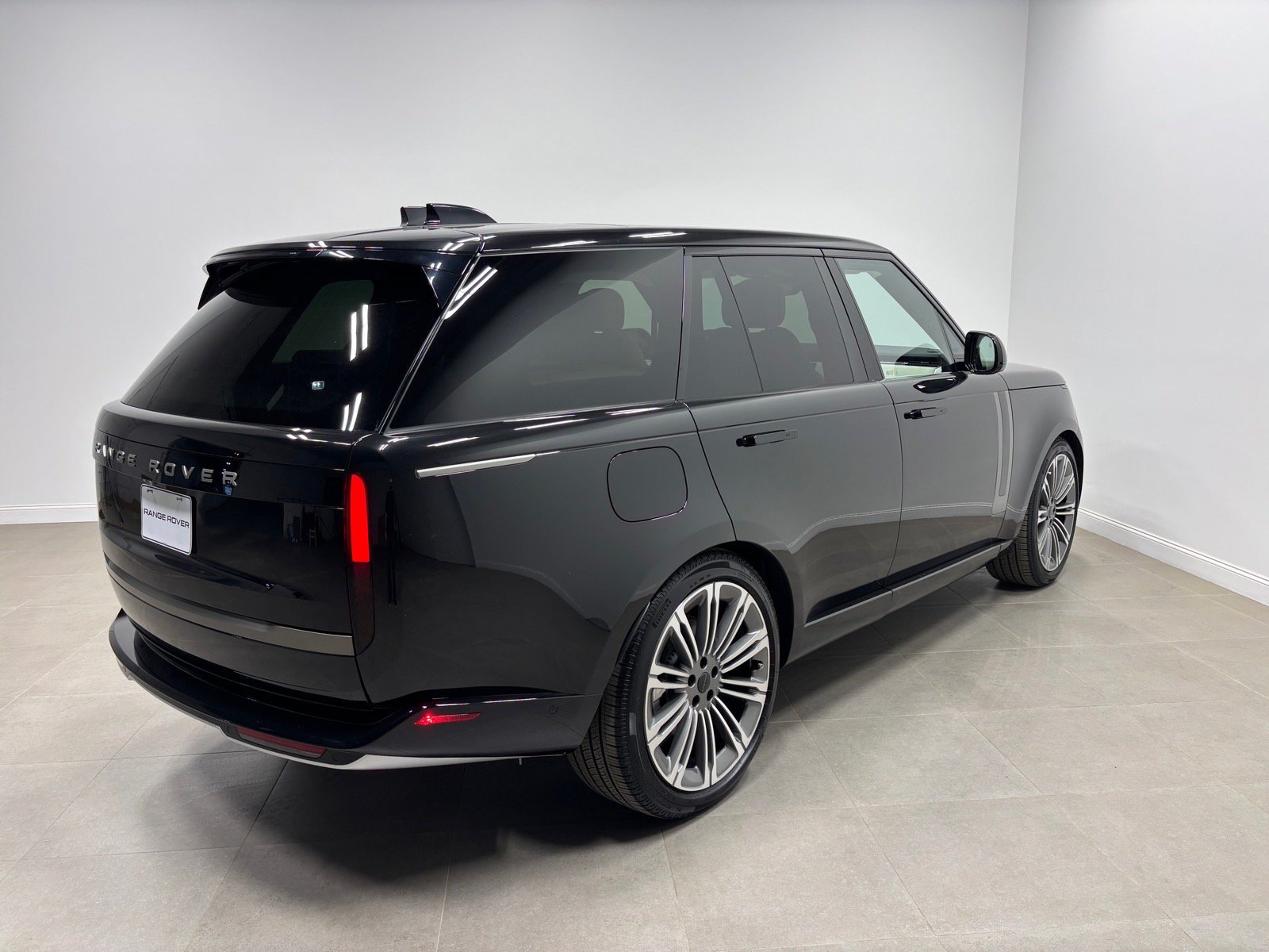 Used 2026 Land Rover Range Rover SE AWD/4WD image 6