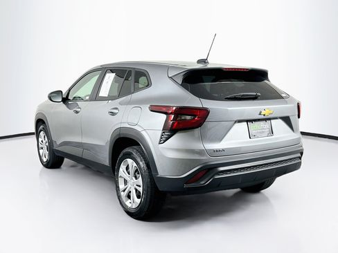 Used 2025 Chevrolet Trax LS FWD image 5