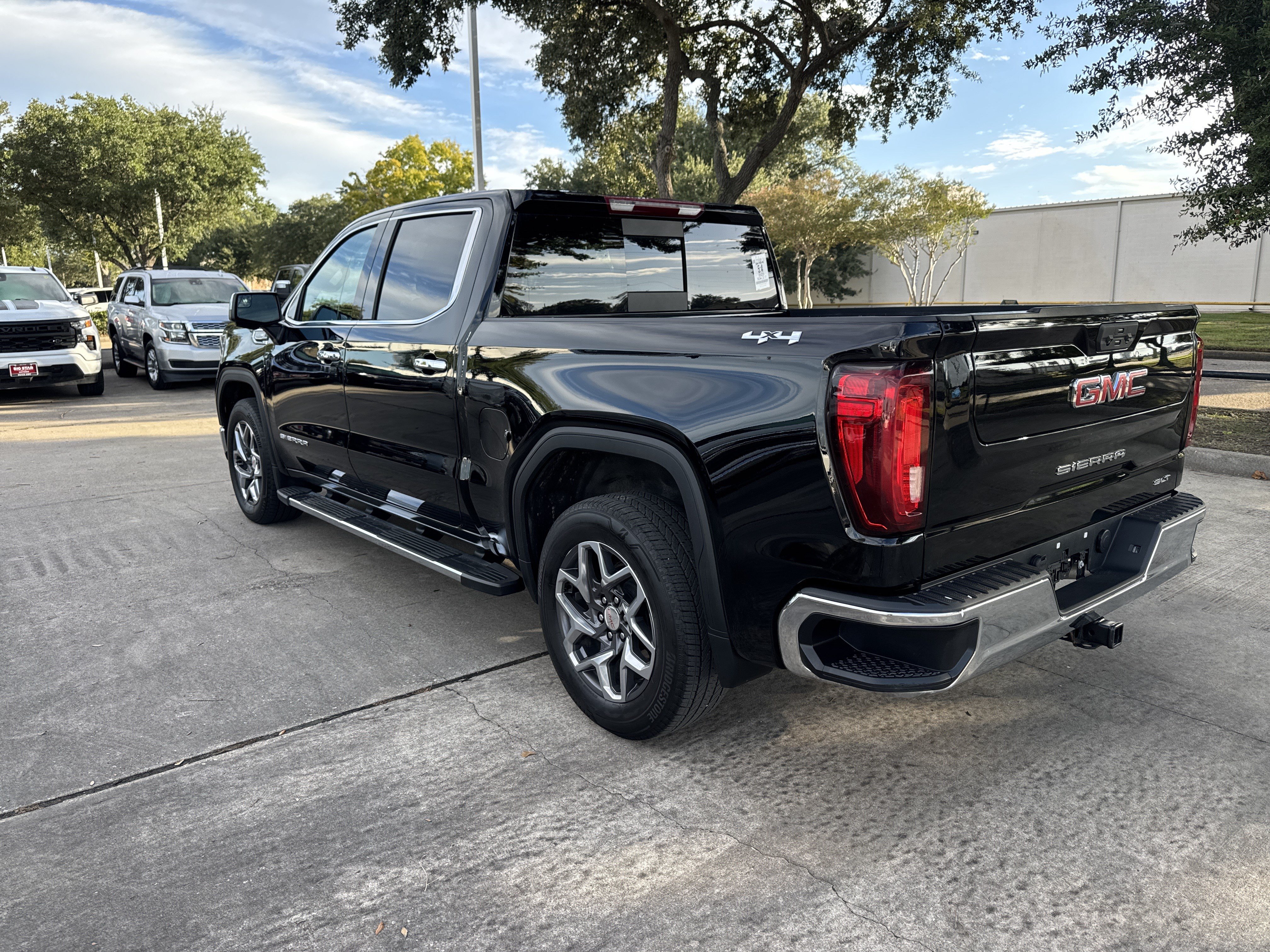 Used 2023 GMC Sierra 1500 SLT w/ SLT Premium Package AWD/4WD image 10