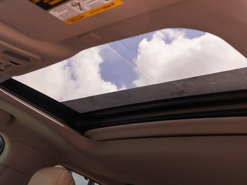 Used 2023 Toyota Highlander XLE FWD image 19