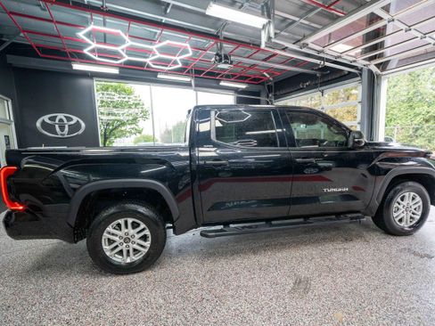 Used 2022 Toyota Tundra SR5 w/ Convenience Package image 4