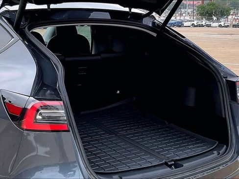 Used 2021 Tesla Model Y Long Range AWD/4WD image 18