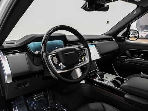 Used 2025 Land Rover Range Rover Long Wheelbase SE image 5