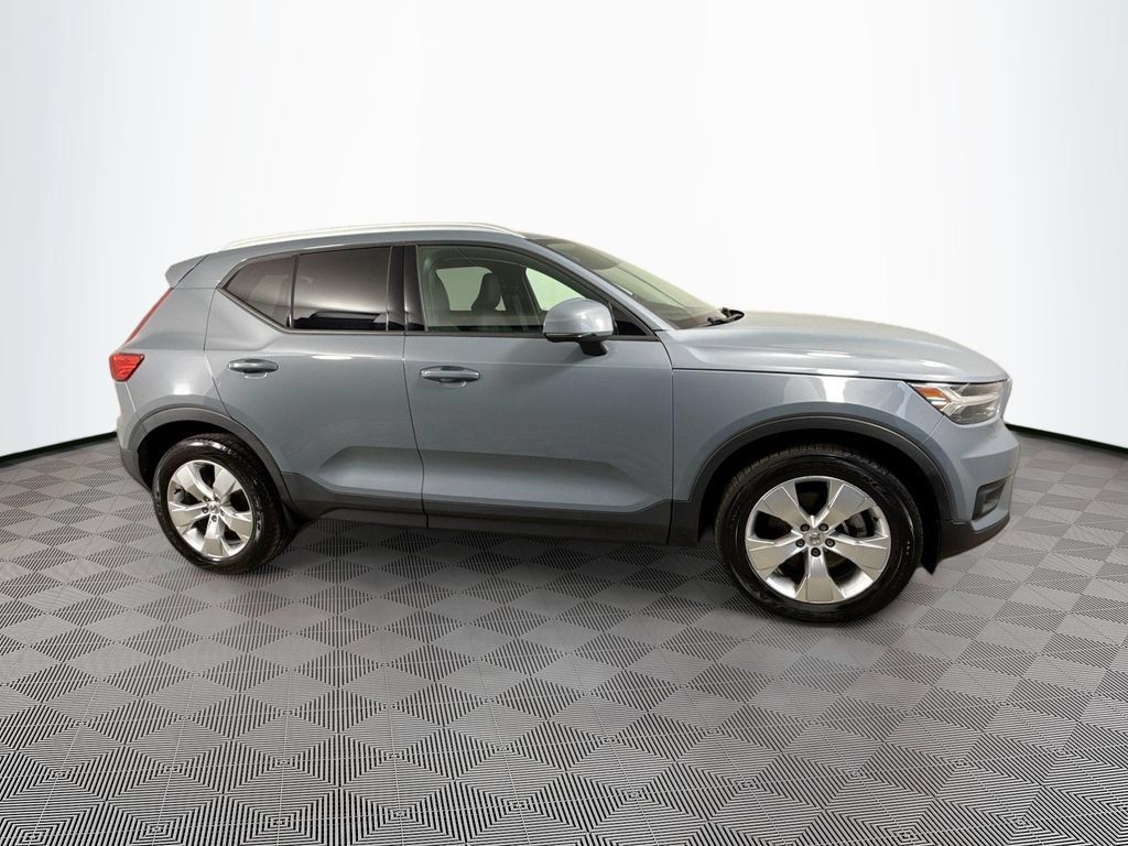 Used 2021 Volvo XC40 T5 Momentum AWD/4WD image 9