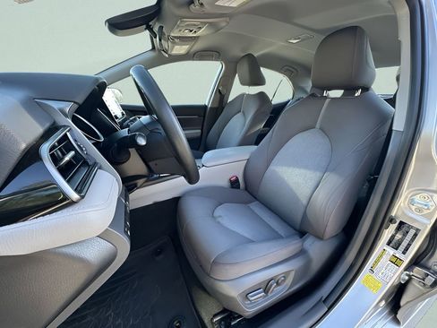 Used 2021 Toyota Camry LE image 13