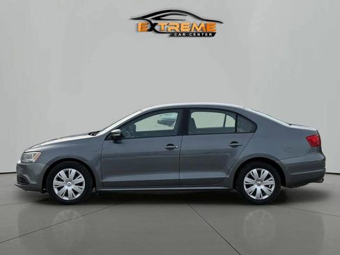 Used 2012 Volkswagen Jetta SE FWD image 3
