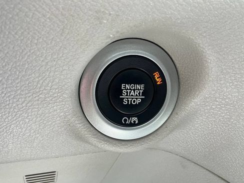 Used 2023 Chrysler Pacifica Touring-L FWD image 39