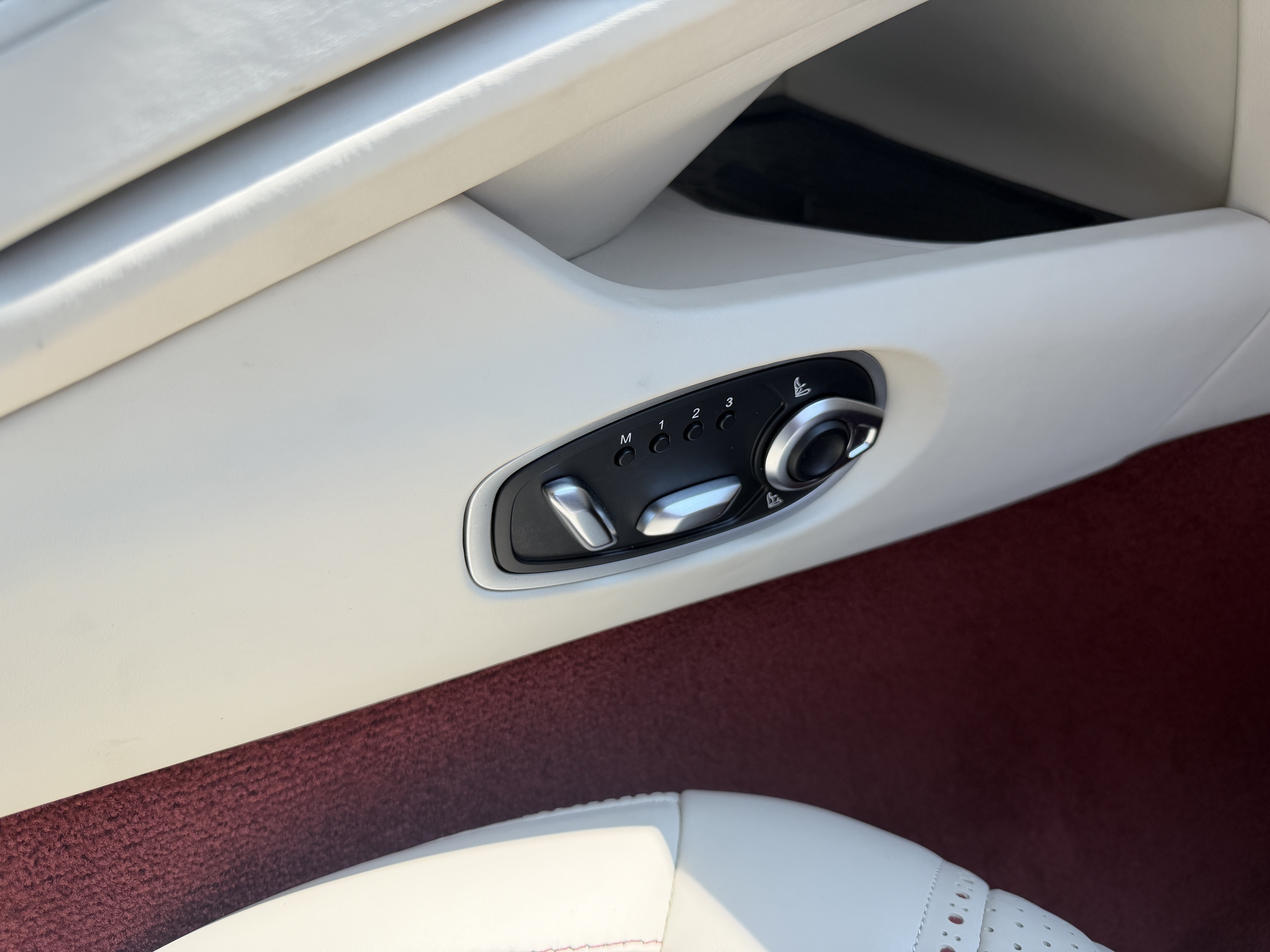Used 2024 Aston Martin DB12 Coupe RWD image 19