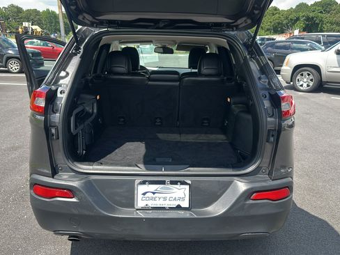Used 2018 Jeep Cherokee Latitude Plus FWD image 25