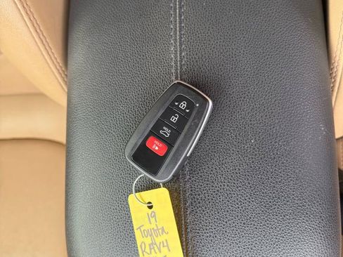 Used 2019 Toyota RAV4 XLE Premium FWD image 49