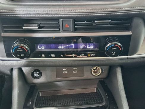 Used 2025 Nissan Rogue SV AWD/4WD image 13