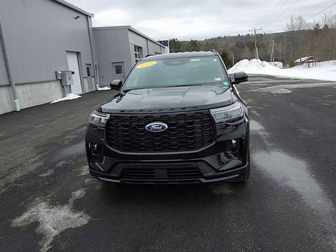 Used 2025 Ford Explorer ST-Line w/ ST-Line Street Pack image 3