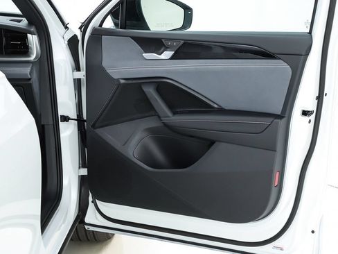 New 2026 Volkswagen Tiguan SE R-Line FWD image 32