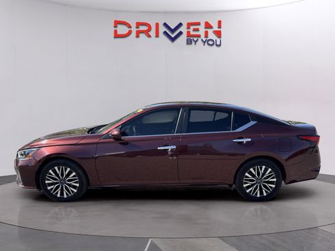 Used 2023 Nissan Altima 2.5 SV FWD image 2