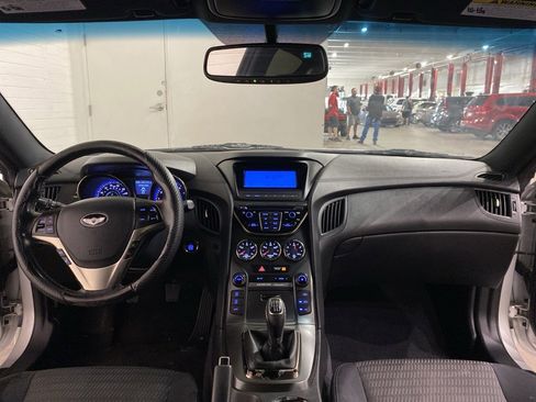 Used 2015 Hyundai Genesis 3.8 image 11