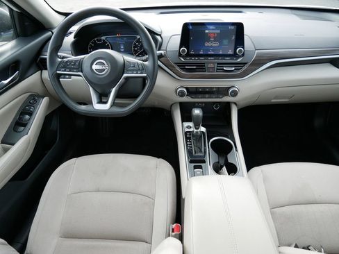 Used 2024 Nissan Altima 2.5 SV AWD/4WD image 19