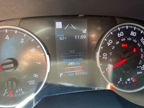 Used 2022 Toyota RAV4 LE AWD/4WD image 13