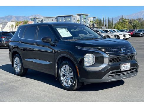 Used 2022 Mitsubishi Outlander ES image 8