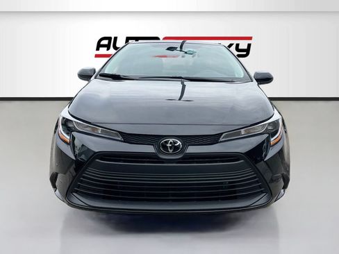 Used 2026 Toyota Corolla LE FWD image 2