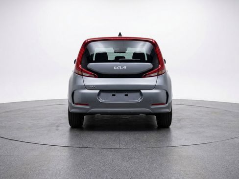 Used 2025 Kia Soul LX w/ LX Technology Package FWD image 7