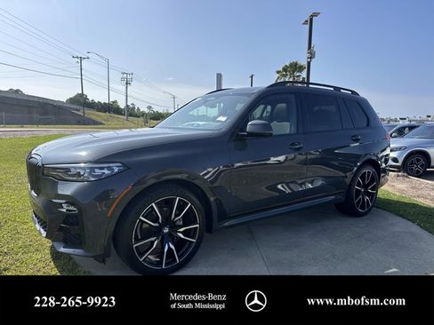 Used 2022 BMW X7 xDrive40i w/ M Sport Package AWD/4WD image 1